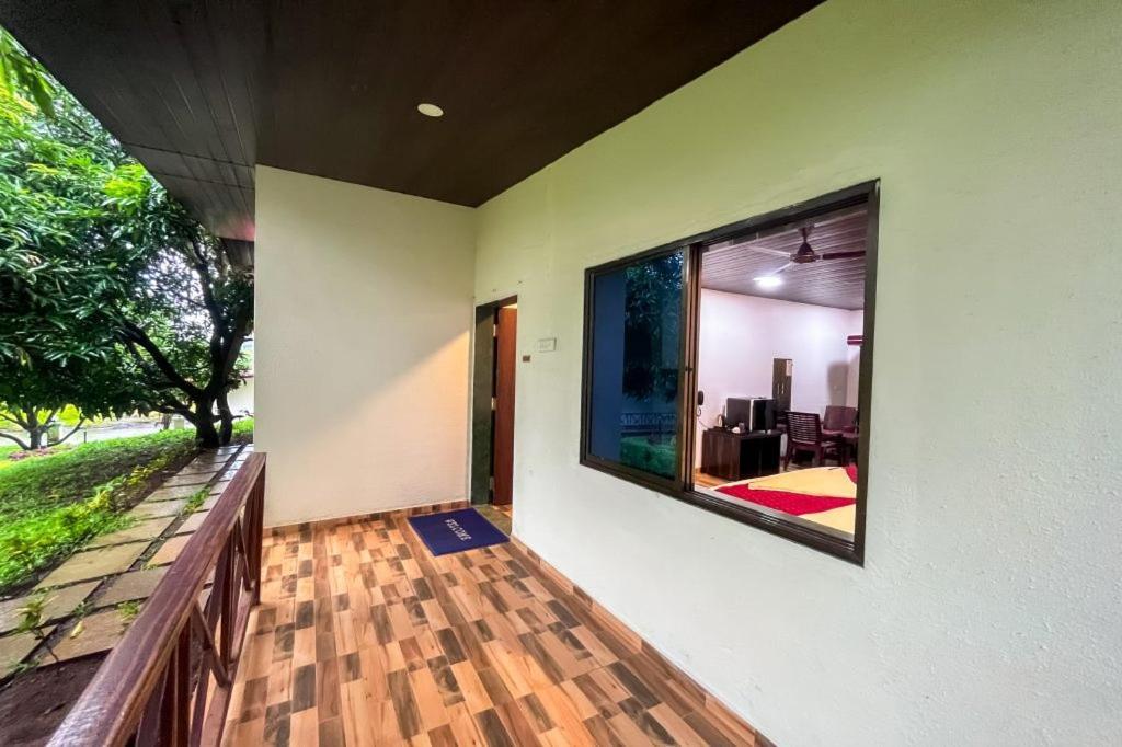 Hotel Mangozzz Magical World Panvel Exterior foto