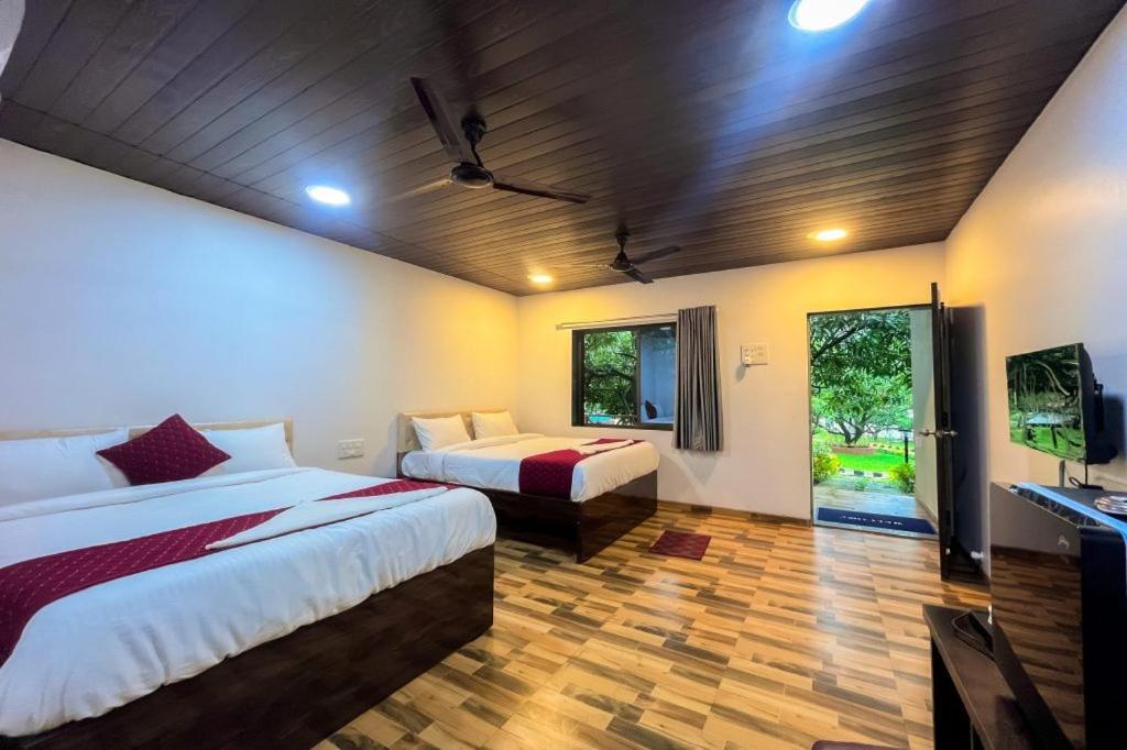 Hotel Mangozzz Magical World Panvel Exterior foto